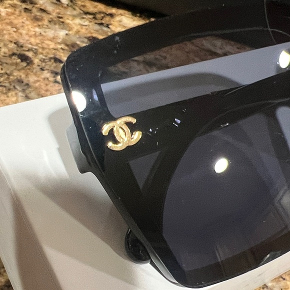 New CHANEL Elegant Auth.Black Sunglasses all accessories included - Picture 10 of 13